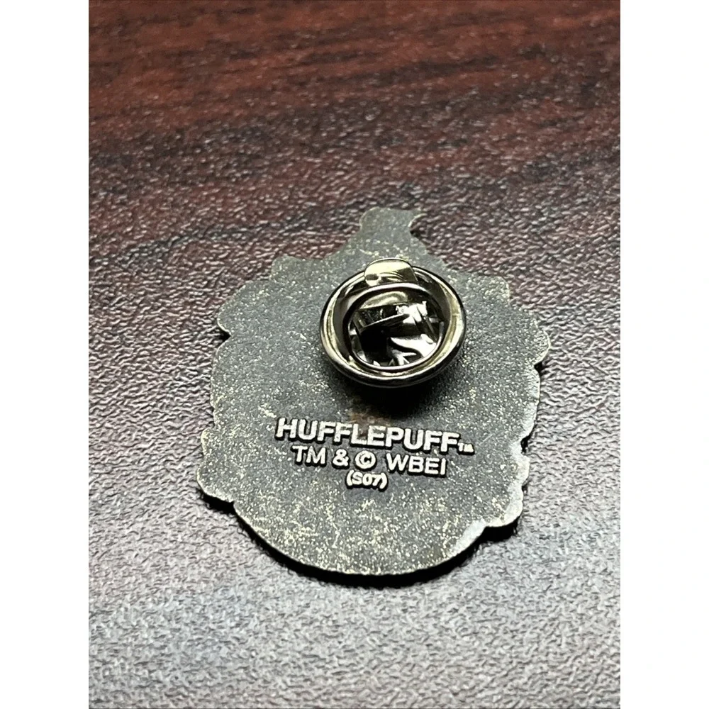 Harry Potter‎ Hufflepuff House Crest Lapel Hat Pin
